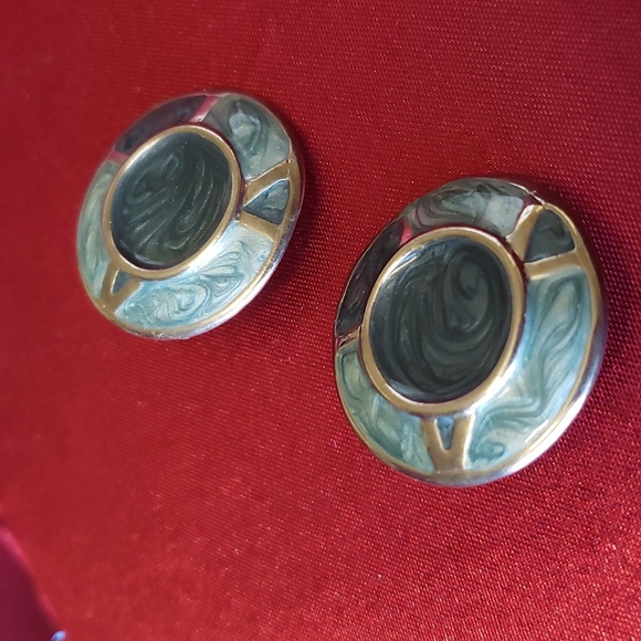 Beautiful Design Women's Earrings. - Picture 3 of 11